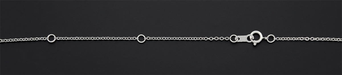 close up of the 16", 17" or 18" chain and it's jump rings