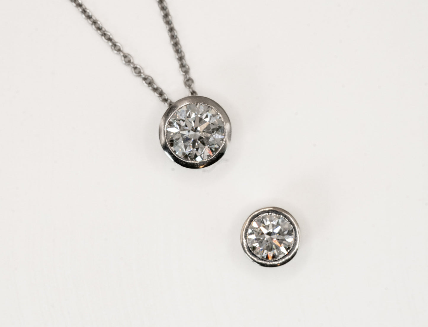 comparison - 1 carat bezel-set and 1/2 carat bezel-set lab-grown diamonds