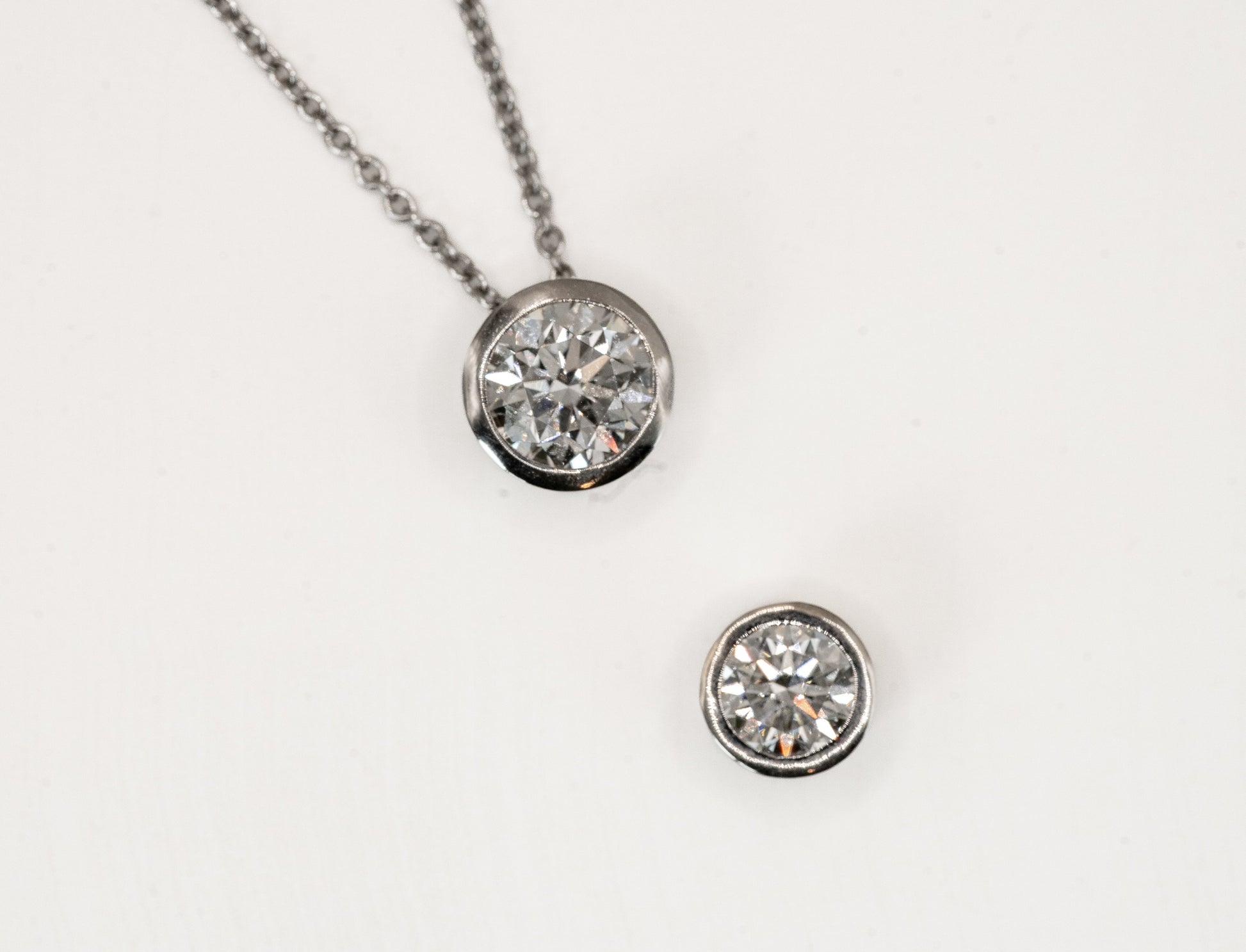 comparison - 1 carat bezel-set and 1/2 carat bezel-set lab-grown diamonds